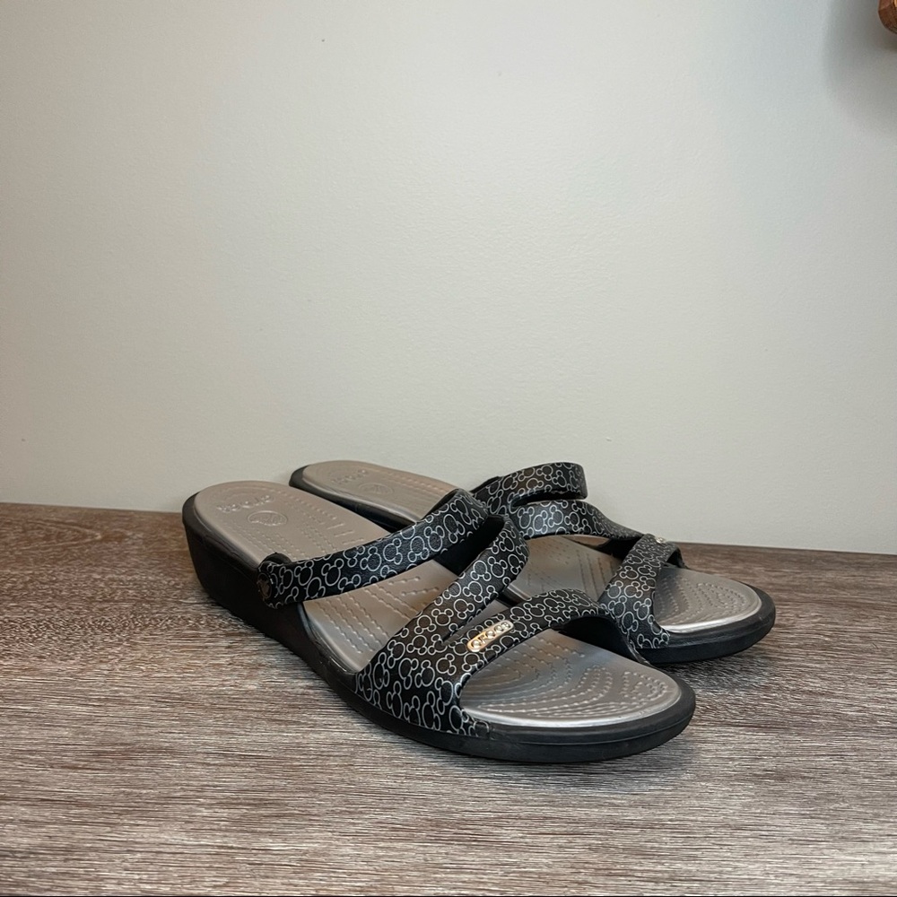 Disney Mickey Mouse croc sandals 8 like new